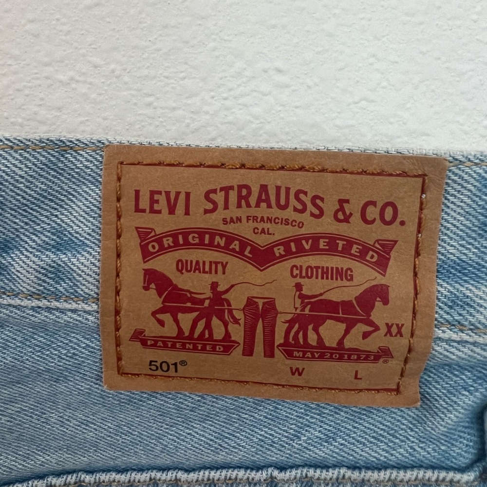 Blue denim Levi’s shorts - Picture 4 of 4